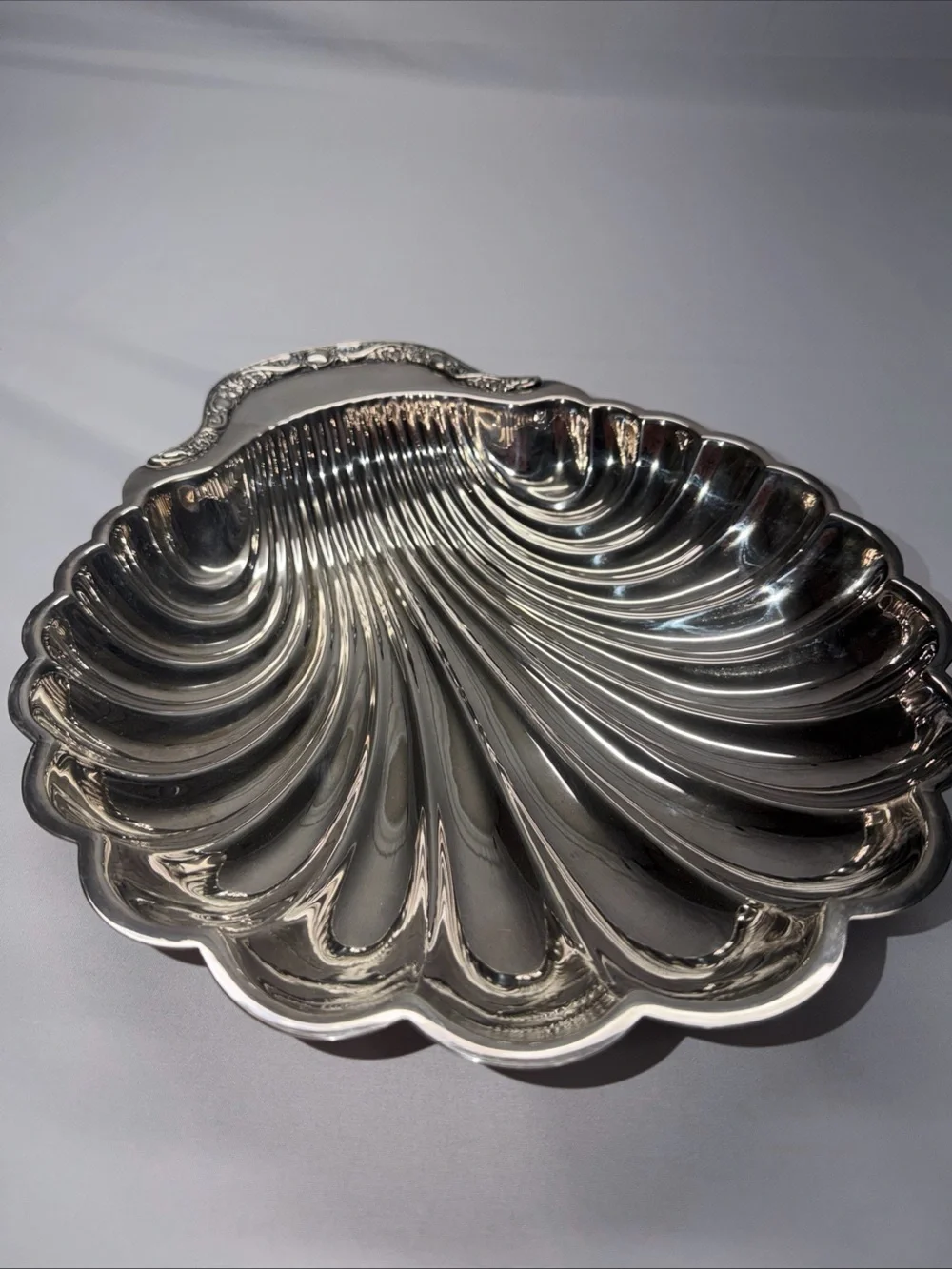 WM Rogers Victorian Rose 1995 Silverplate Shell Bowl Handled Serving Tray